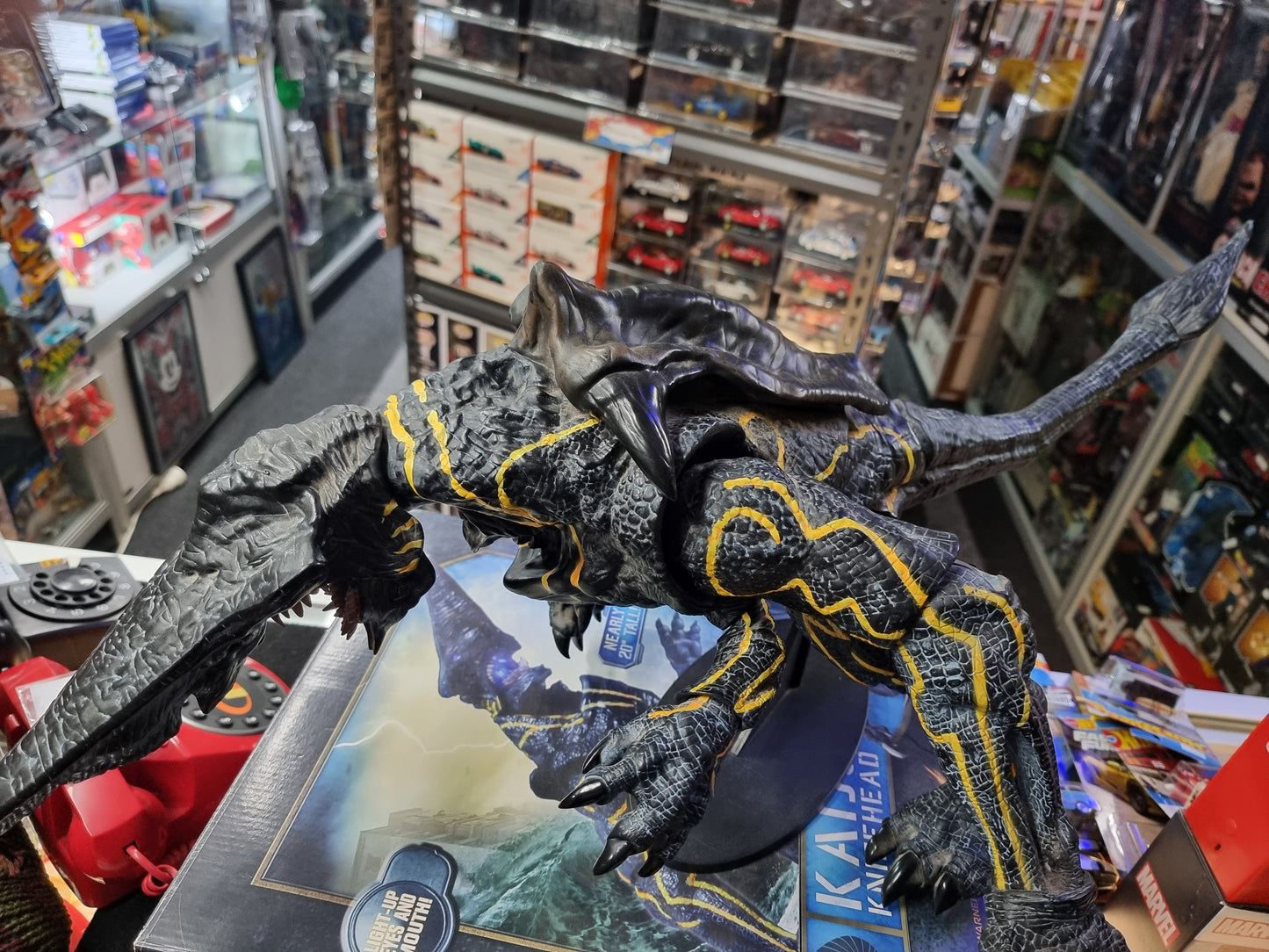 PACIFIC RIM KNIFEHEAD 18" NECCA ACTION FIGURE