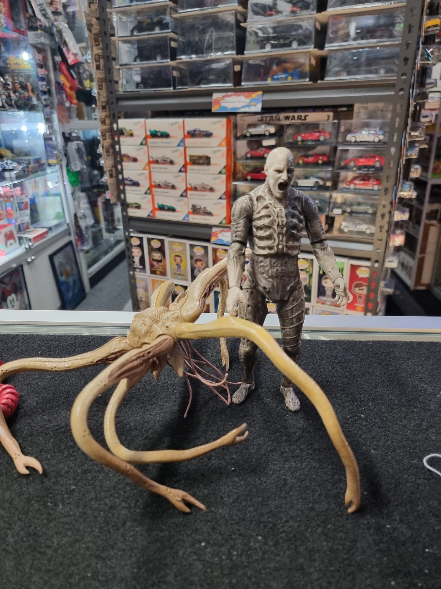 PROMETHEUS -ENGINEER VS TRILOBITE ACTION FIGURE (NO BOX)