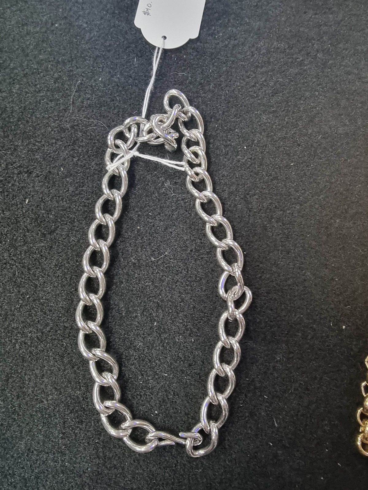 COSTUME JEWELLERY SILVER CHAIN