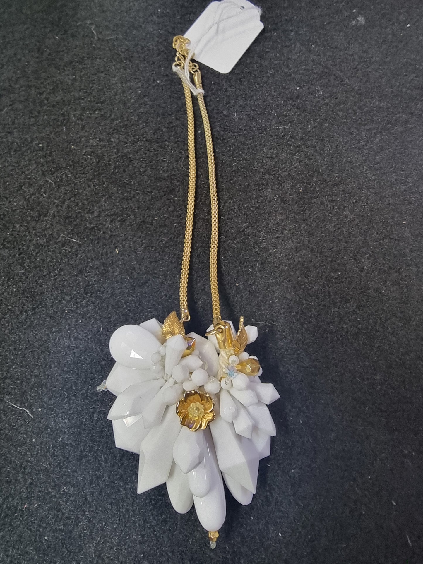 COSTUME JEWELLERY NECKLACE