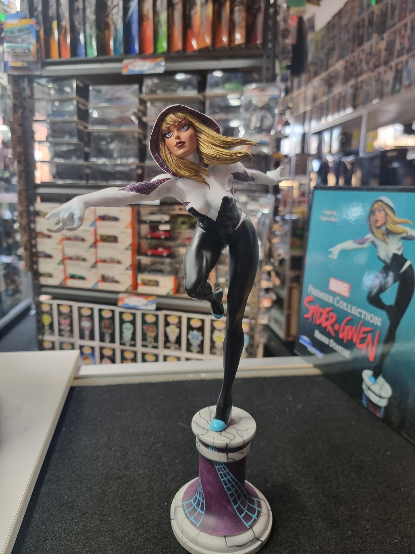 MARVEL PREMIER COLLECTION SPIDER GWEN RESIN STATUE 2825/3000