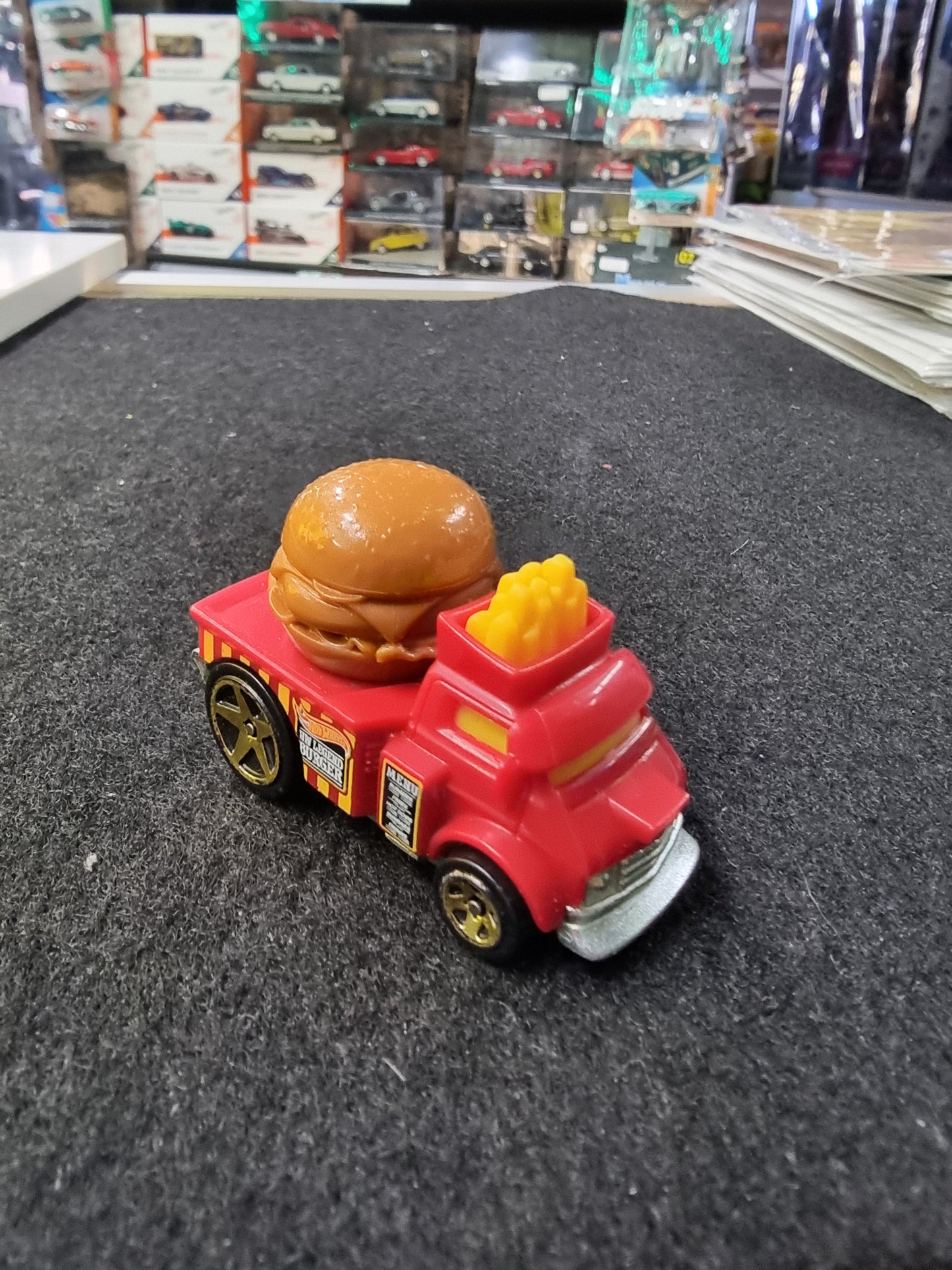 HOTWHEELS BUNS OF STEEL (RED)
