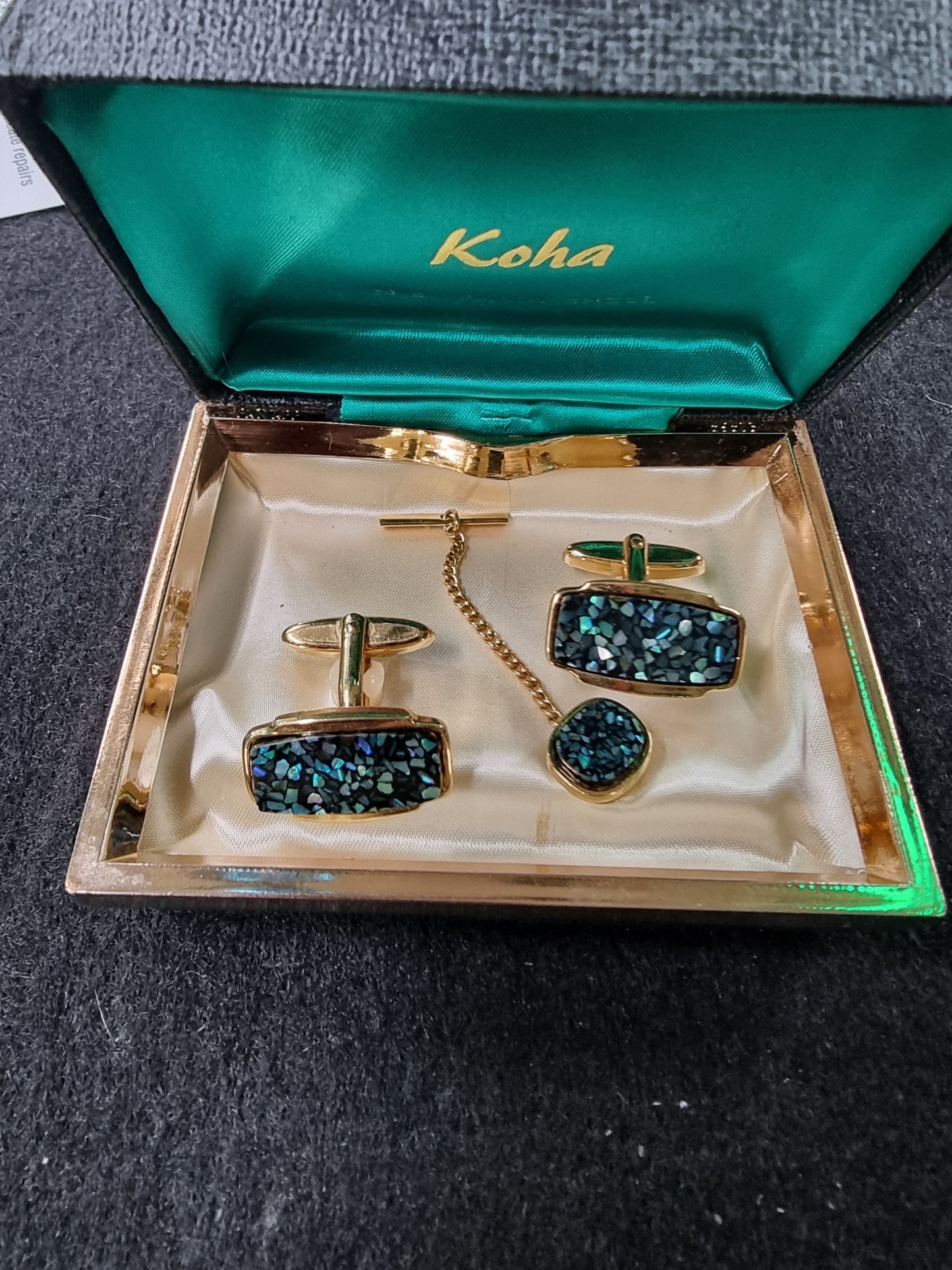 Vintage Men's Arikki NZ Paua Oval Cufflinks And Tie Pin Set.