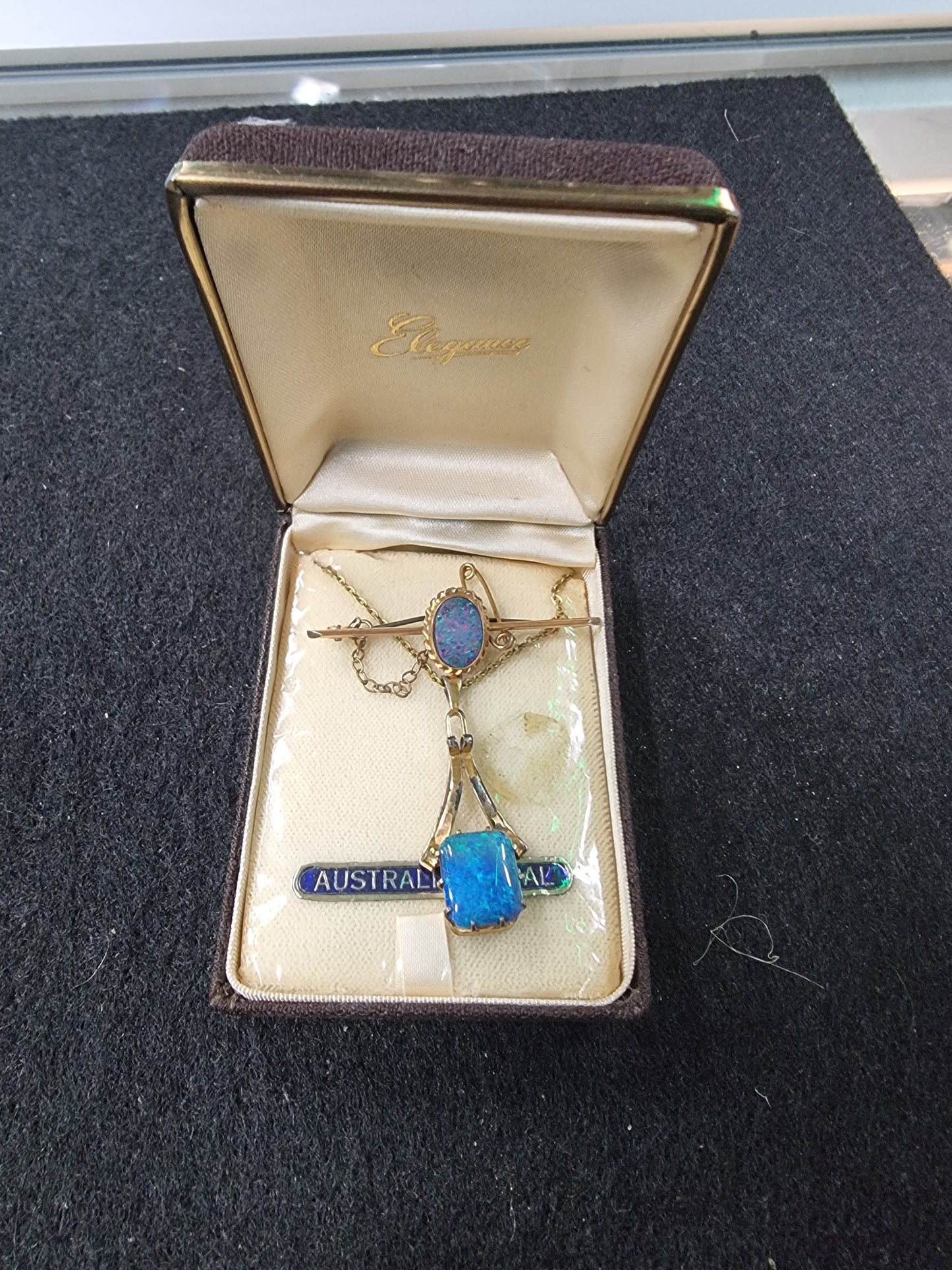 AUSTRALIAN OPAL PENDANT AND BROOCH