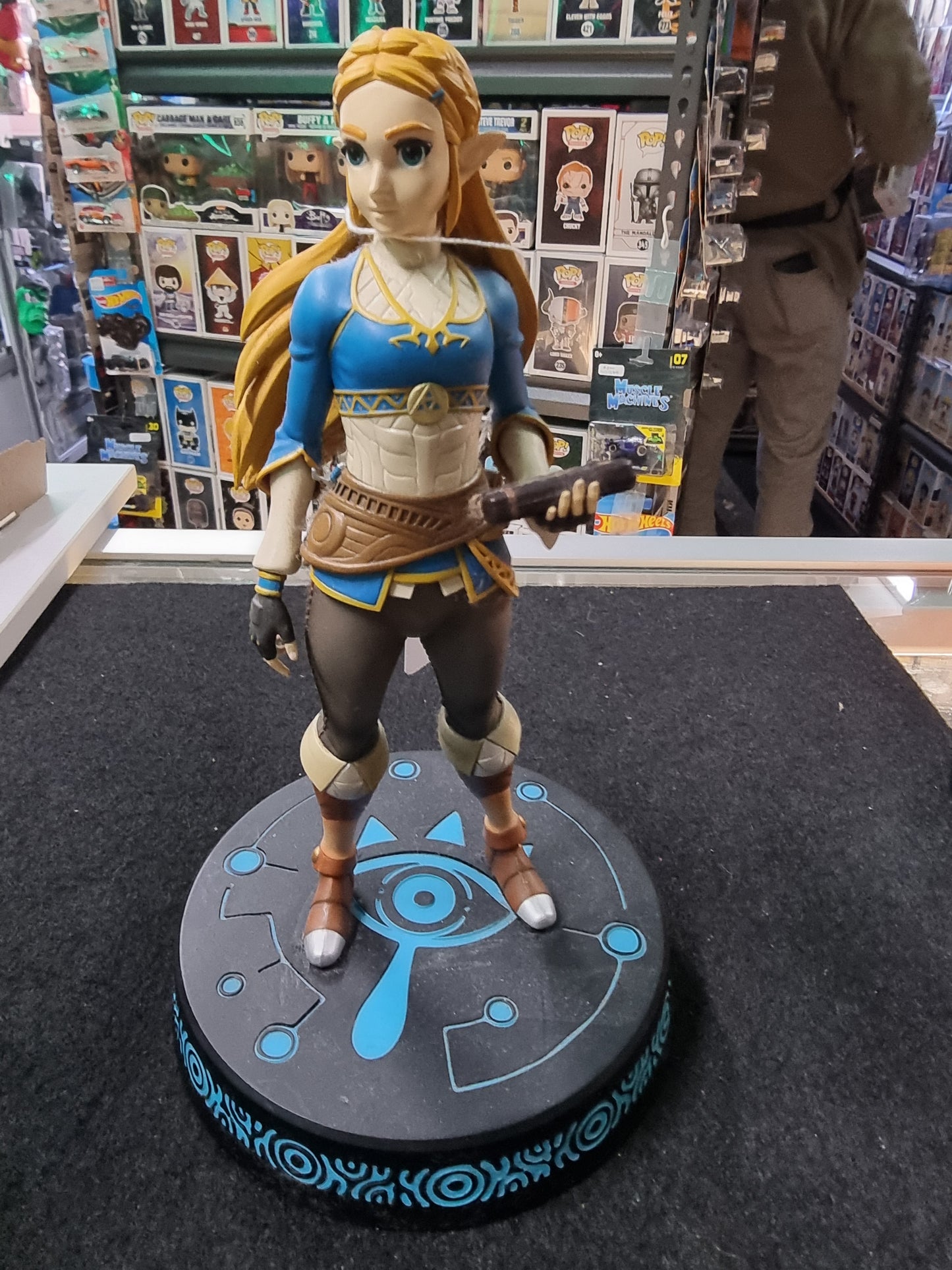 THE LEGEND OF ZELDA BREATH OF THE WILD PVC COLLECTIBLE REPLICA LIGHT UP STATUE