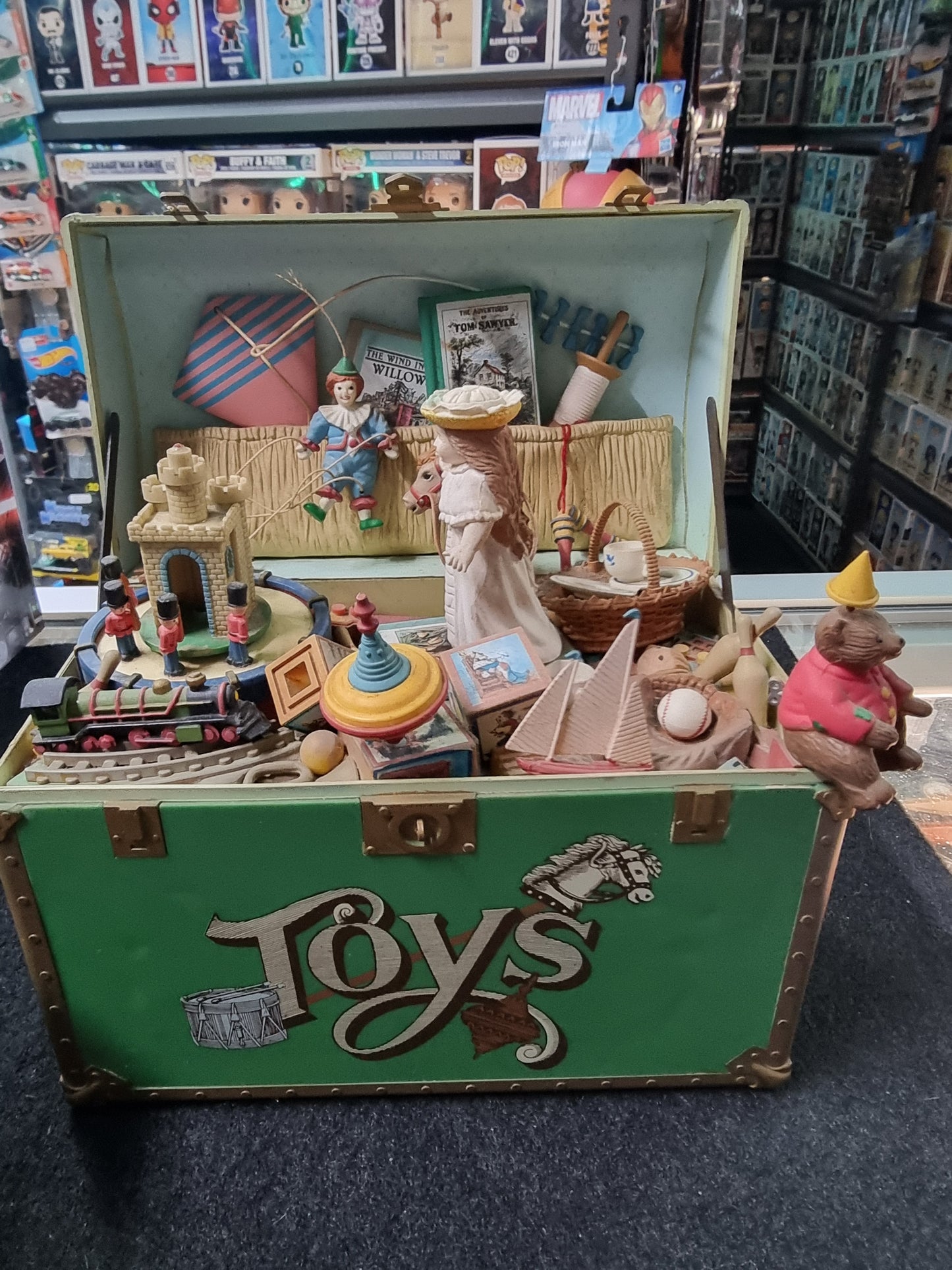 VINTAGE ENESCO 1986 MUSIC BOX TOY SYMPHONY TREASURE CHEST OF TOYS