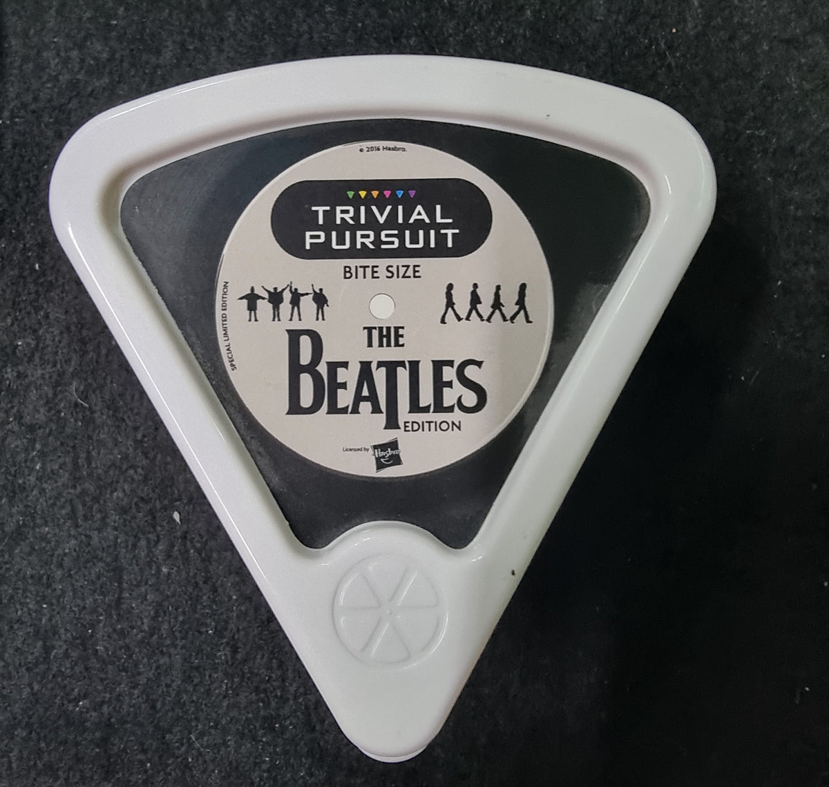 THE BEATLES EDITION TRIVIAL PURSUIT BITE SIZE