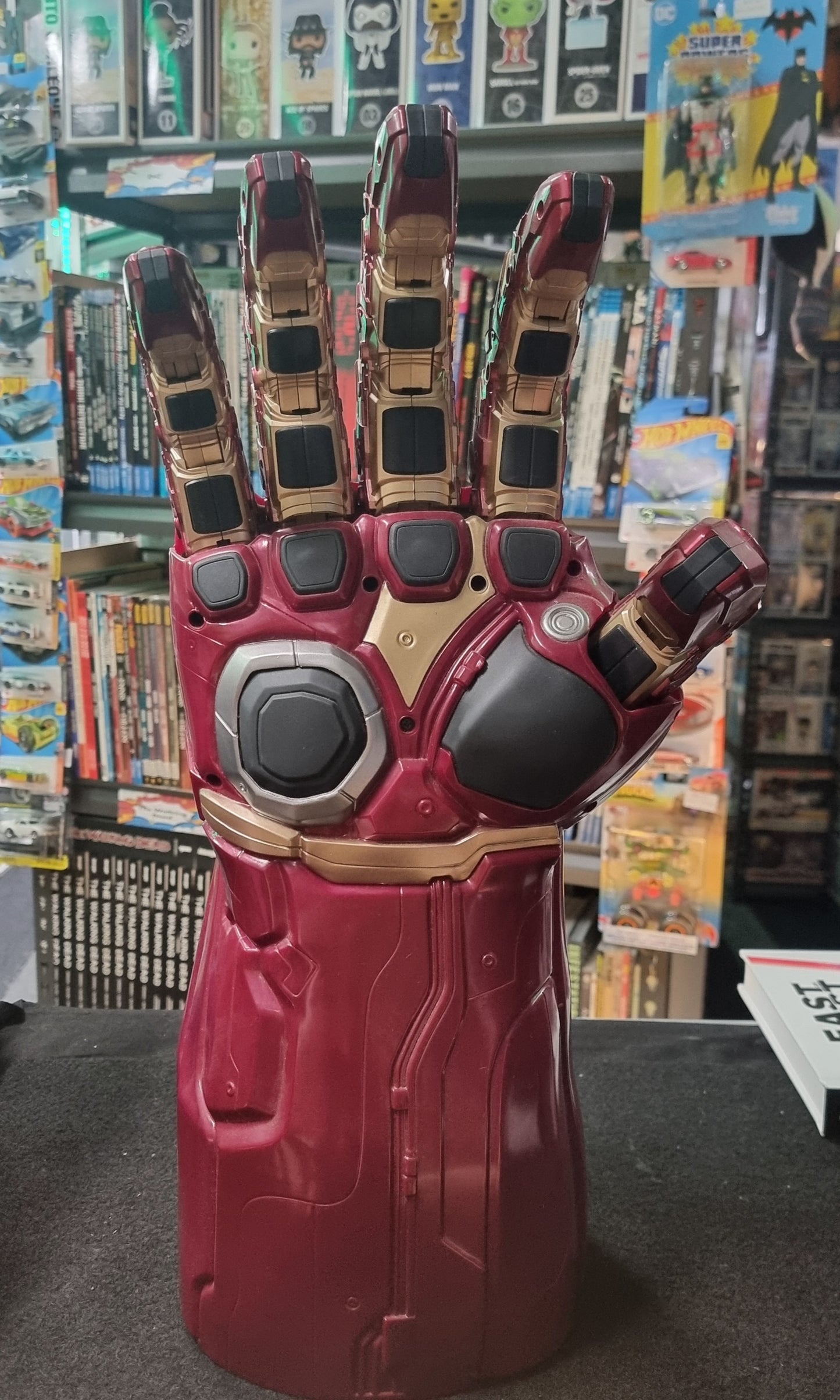 The Avengers Endgame Iron Man LED Glove 1:1, Marvel Comics, Infinity Gauntlet