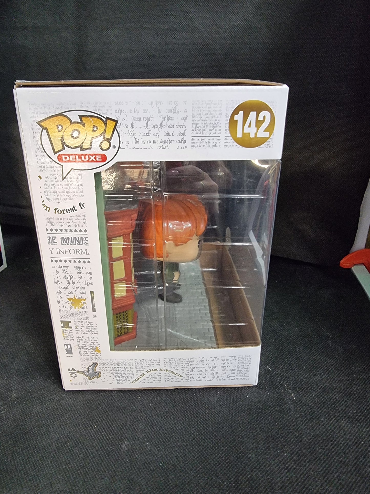 FUNKO POP HARRY POTTER RON WEASLEY WITH QUALITY QUIDDITCH SUPPLIES #142