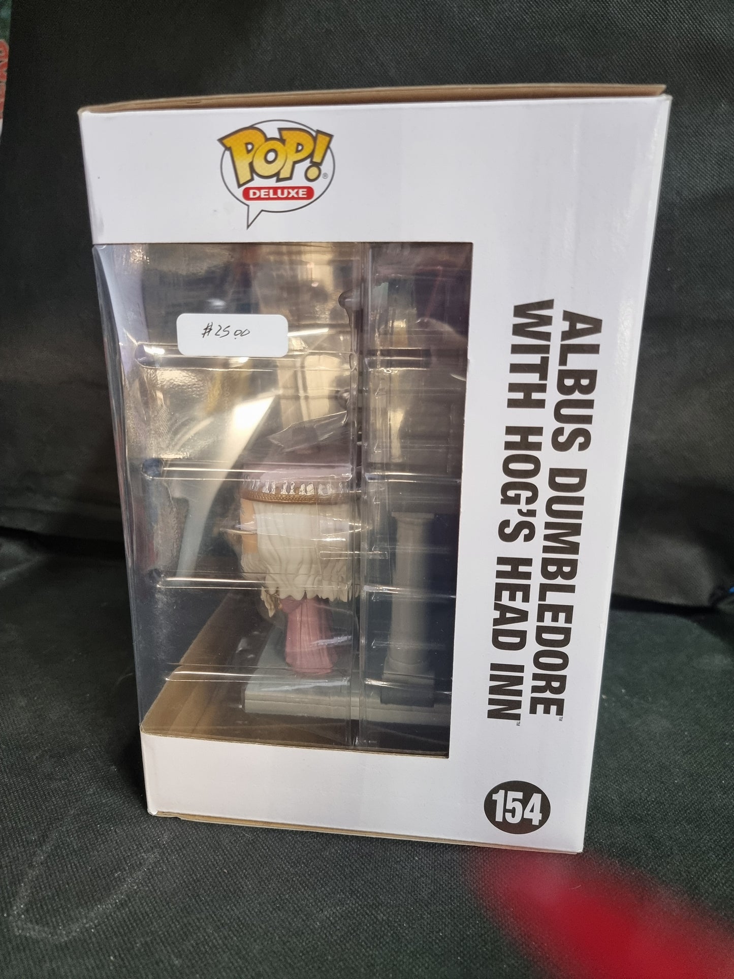 FUNKO DELUXE HARRY POTTER ALBUS DUMBLEDORE WITH HOG'S HEAD INN #154