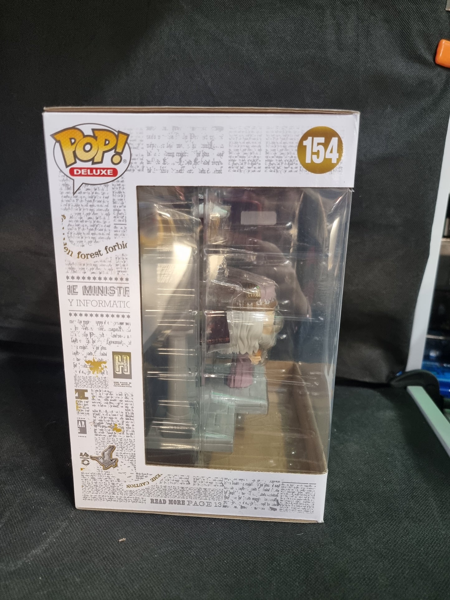 FUNKO DELUXE HARRY POTTER ALBUS DUMBLEDORE WITH HOG'S HEAD INN #154