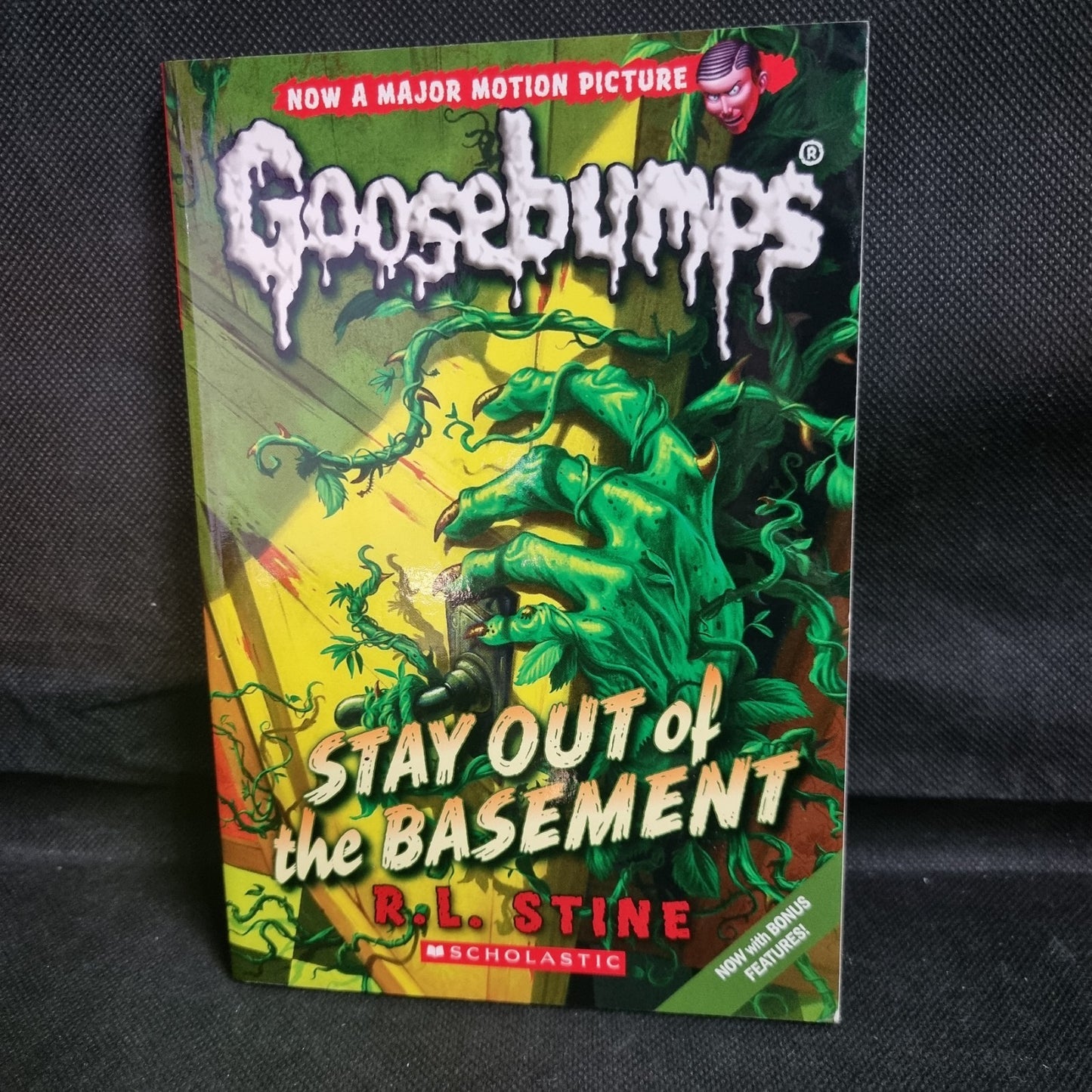 Stay Out of the Basement (Classic Goosebumps #22) Paperback