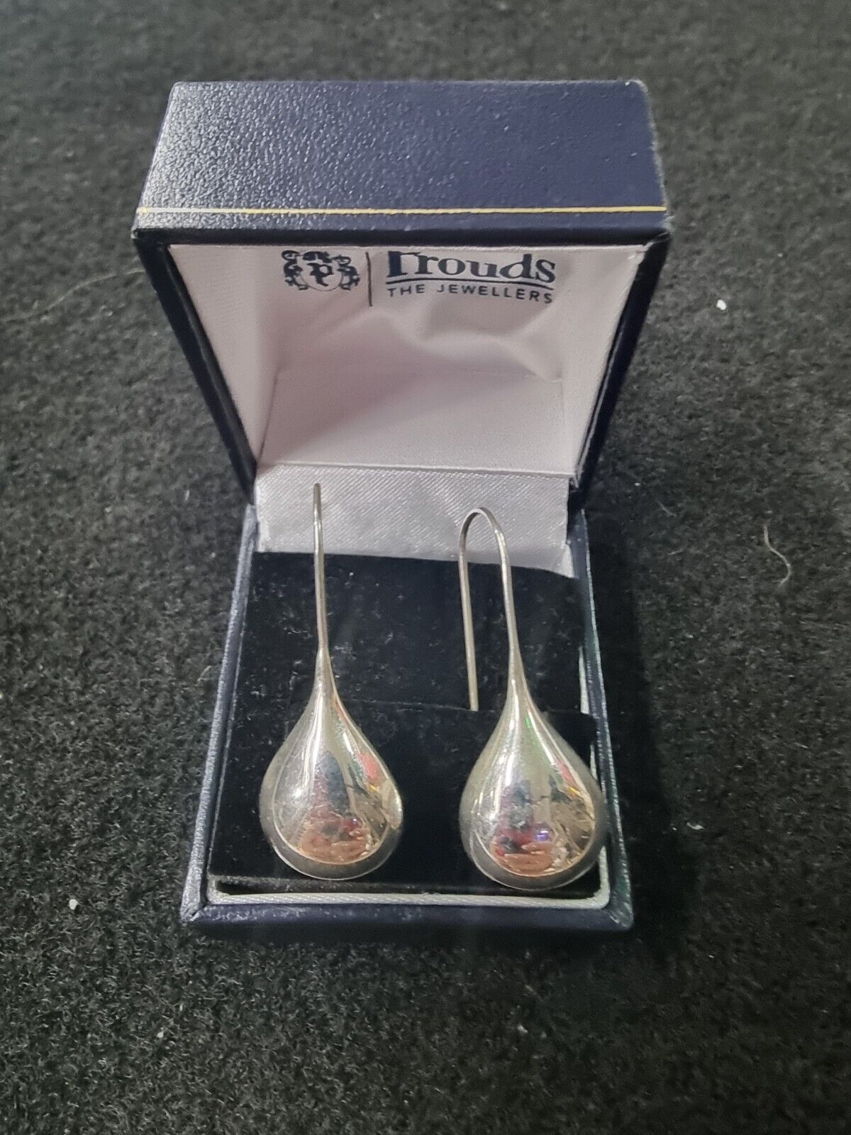 Beautiful sterling Silver 925 Teardrop Wire earrings