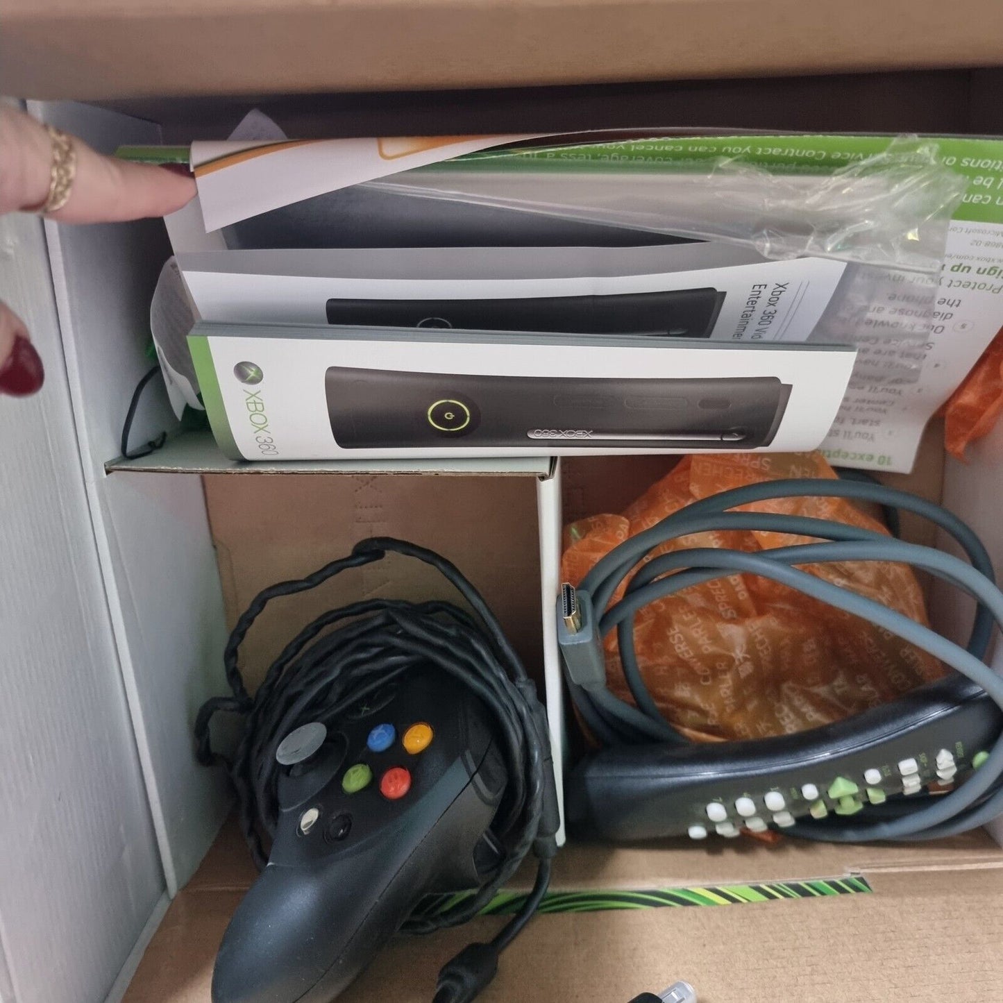Xbox 360 Elite Console + Controller & Leads Boxed Bundle.