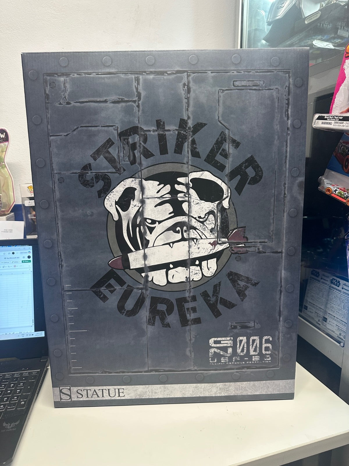 Sideshow Collectibles - Pacific Rim STRIKER EUREKA Statue