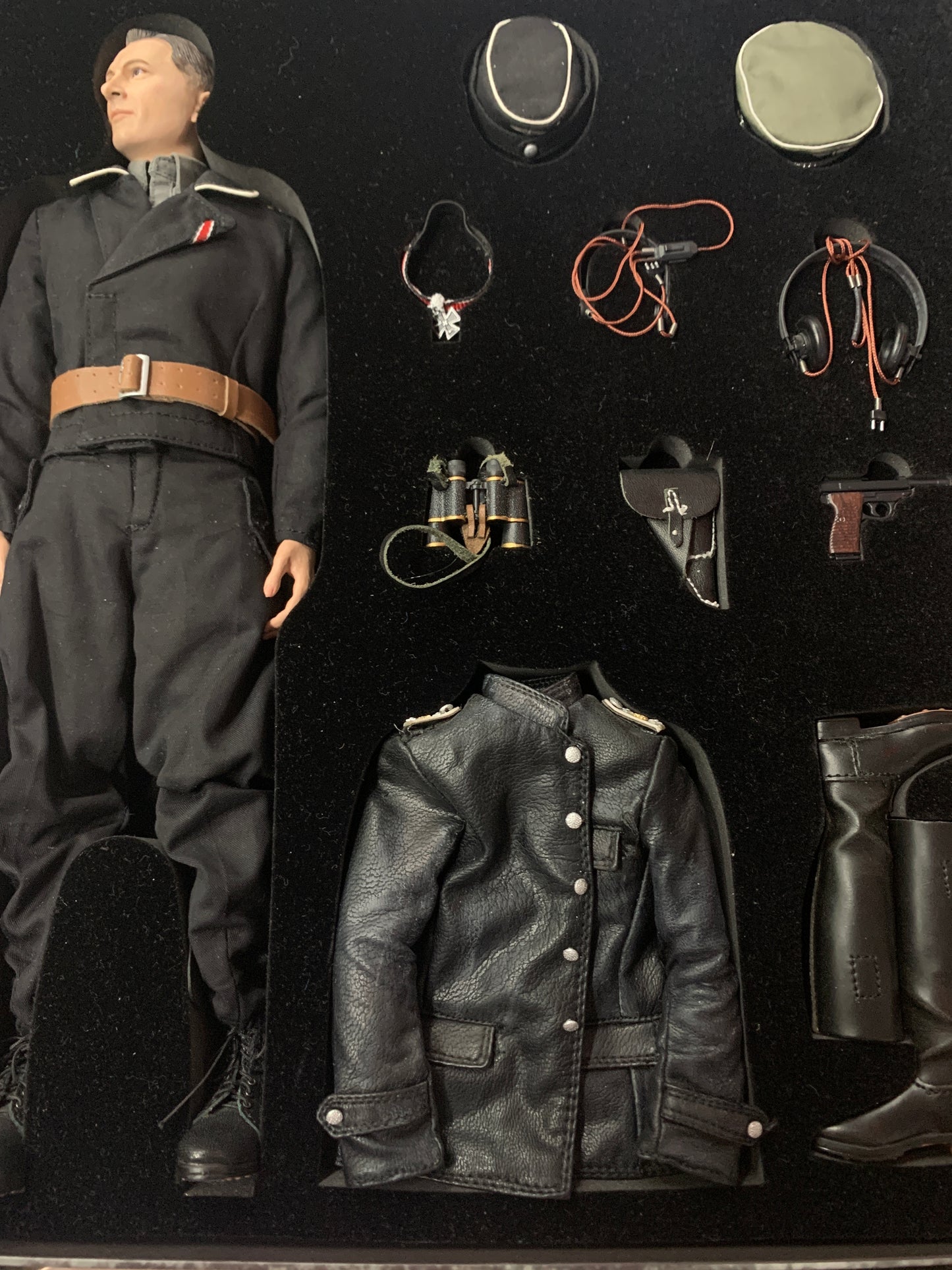 W W 11 German SS -Hauptsturmfuhrer 1/6 scale