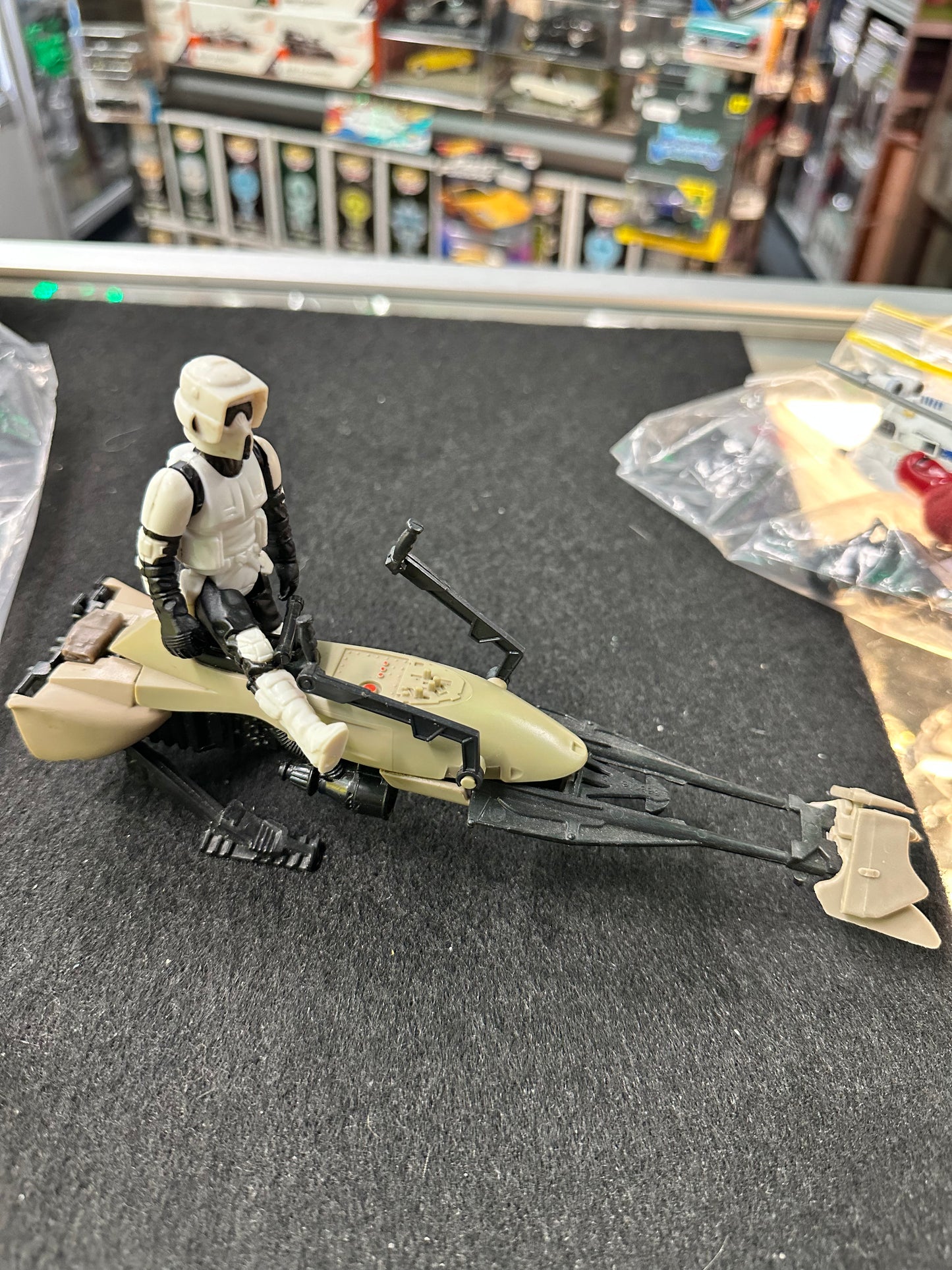 Vintage 1983 Kenner Star Wars Speeder Bike Vehicle With Biker Scout