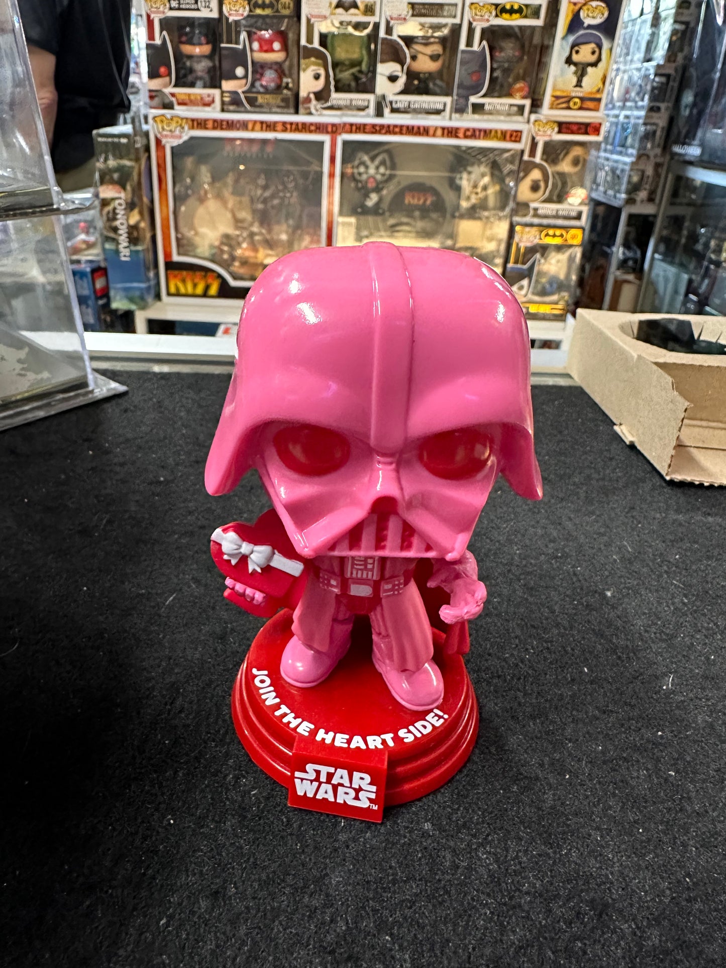FUNKO POP STAR WARS DARTH VADER VALENTINE #495