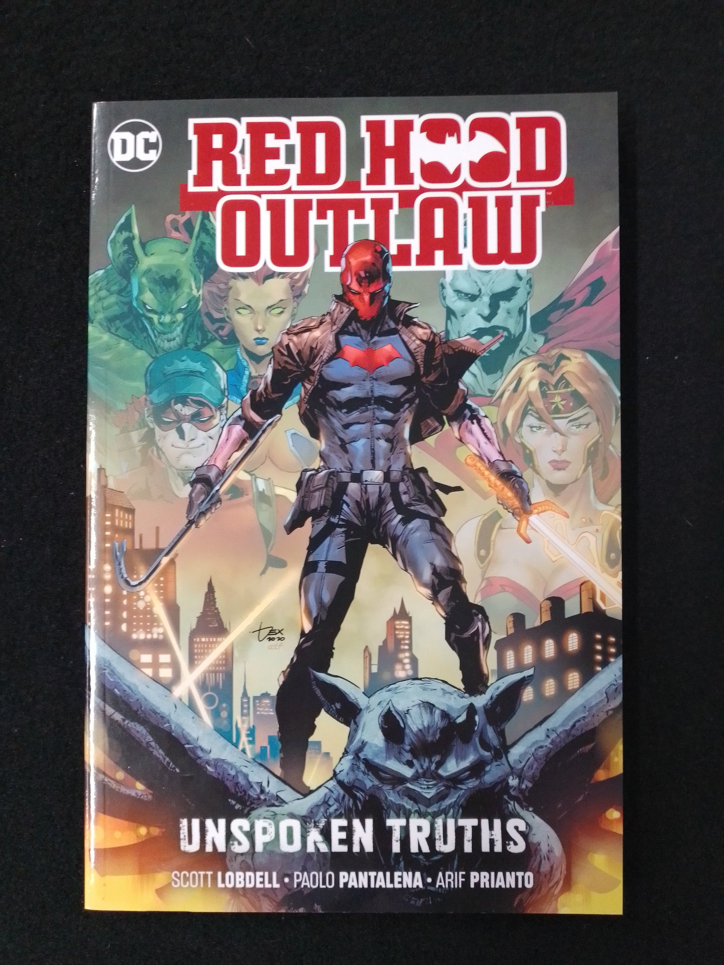 Red Hood Outlaw - Unspoken Truths DC Graphic Novel - N06679