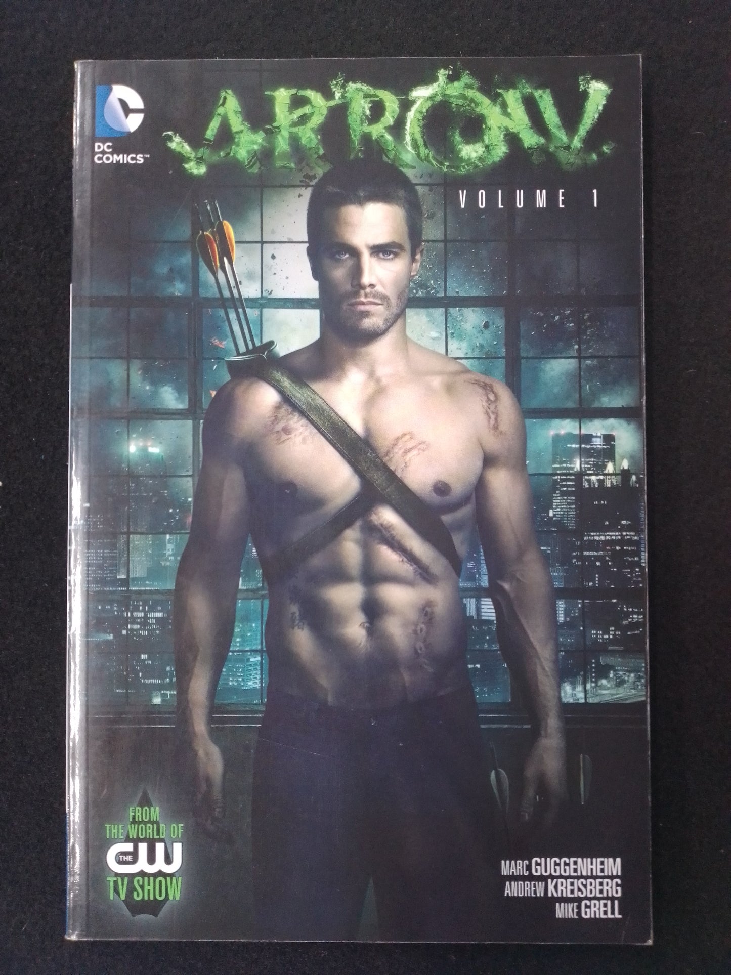 DC Arrow: Volume 1 By Guggenhein, Kriesberg, Grell Graphic Novel - N08713