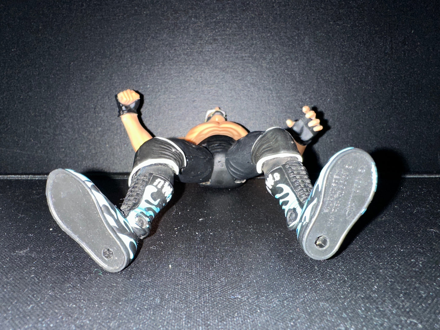 WCW Hulk Hogan Smash and Slam Toy Biz Wrestling Action Figure w stand (loose)