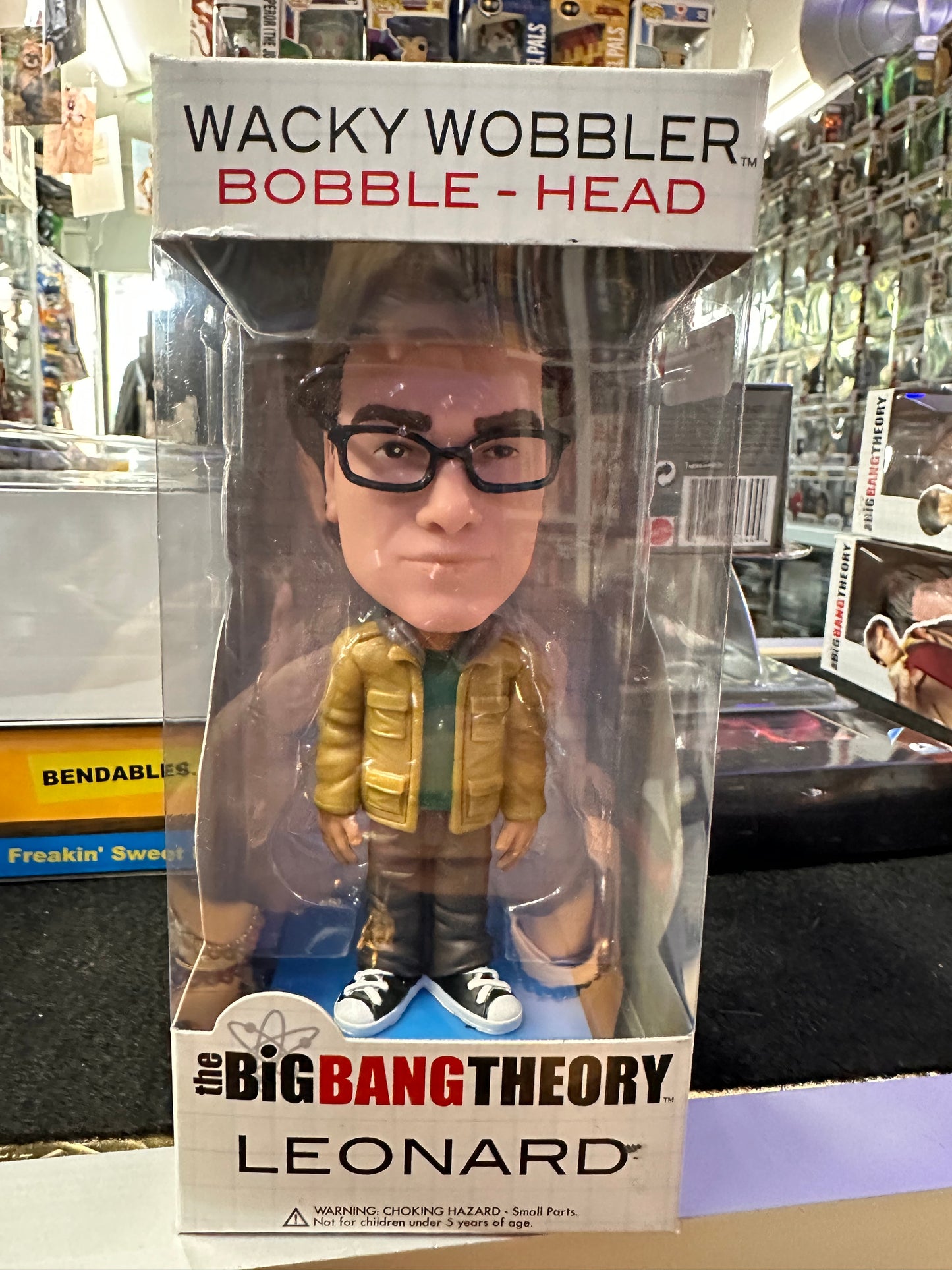 THE BIG BANG THEORY WACKY WOBBLER BOBBLE- HEAD LEONARD