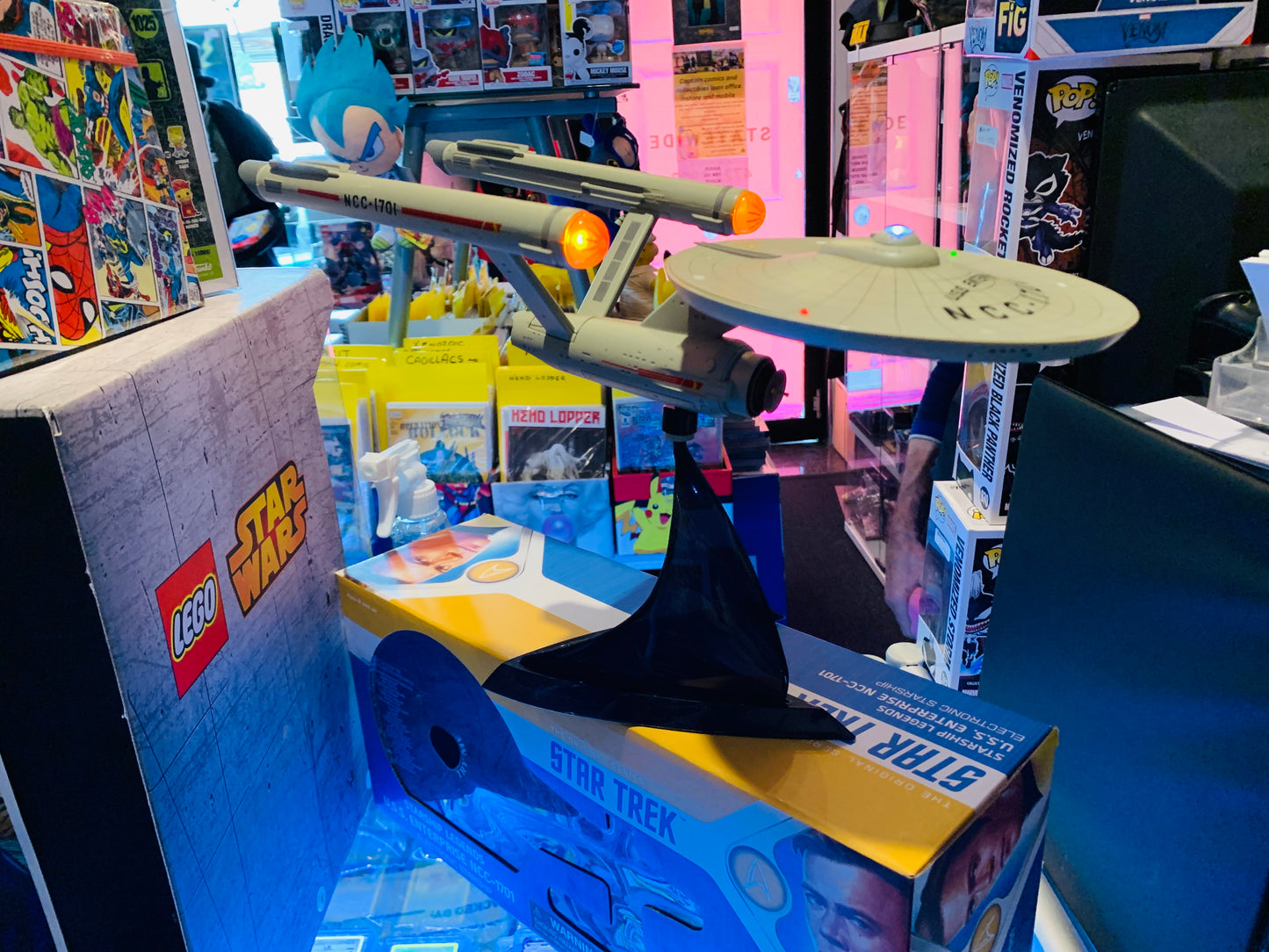 STAR TREK THE ORIGNAL SERIES STARSHIP LEGENDS U.S.S. ENTERPRISE NCC-1701 ELECTRONIC STARSHIP