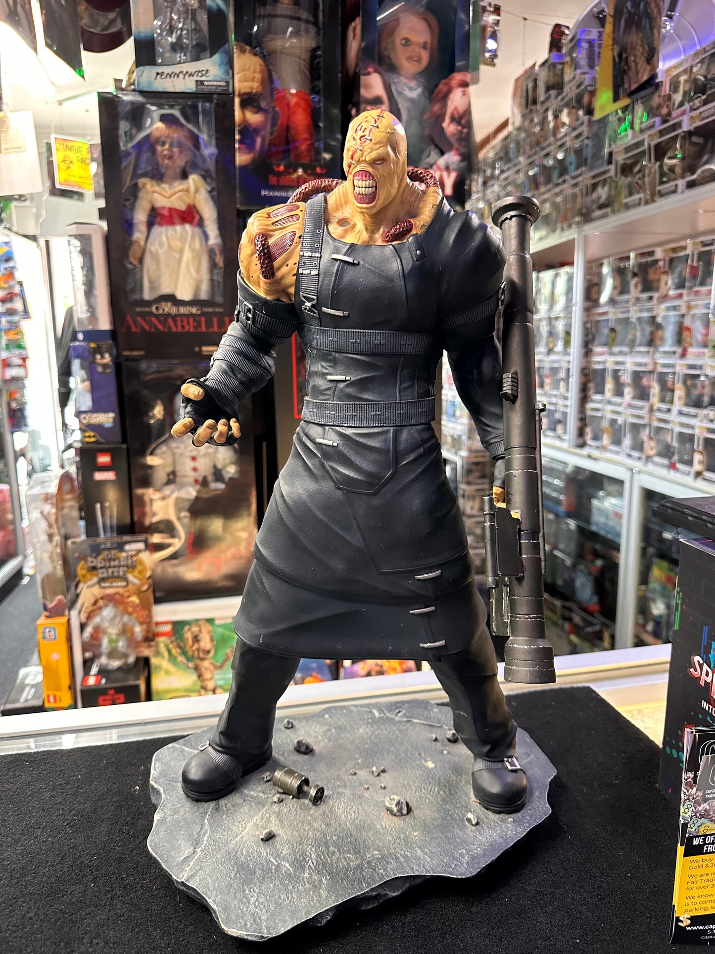 RESIDENT EVIL NEMESIS STATUE