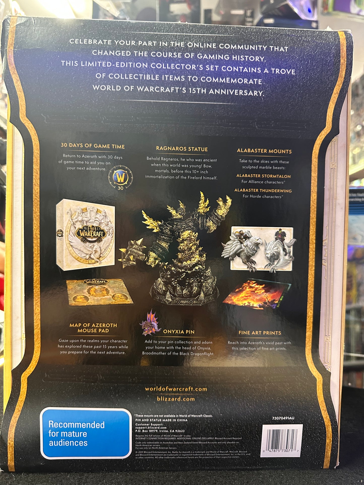 WORLD OF WARCRAFT 15 YEAR ANNIVERSARY STATUE AND ACCESSORIES