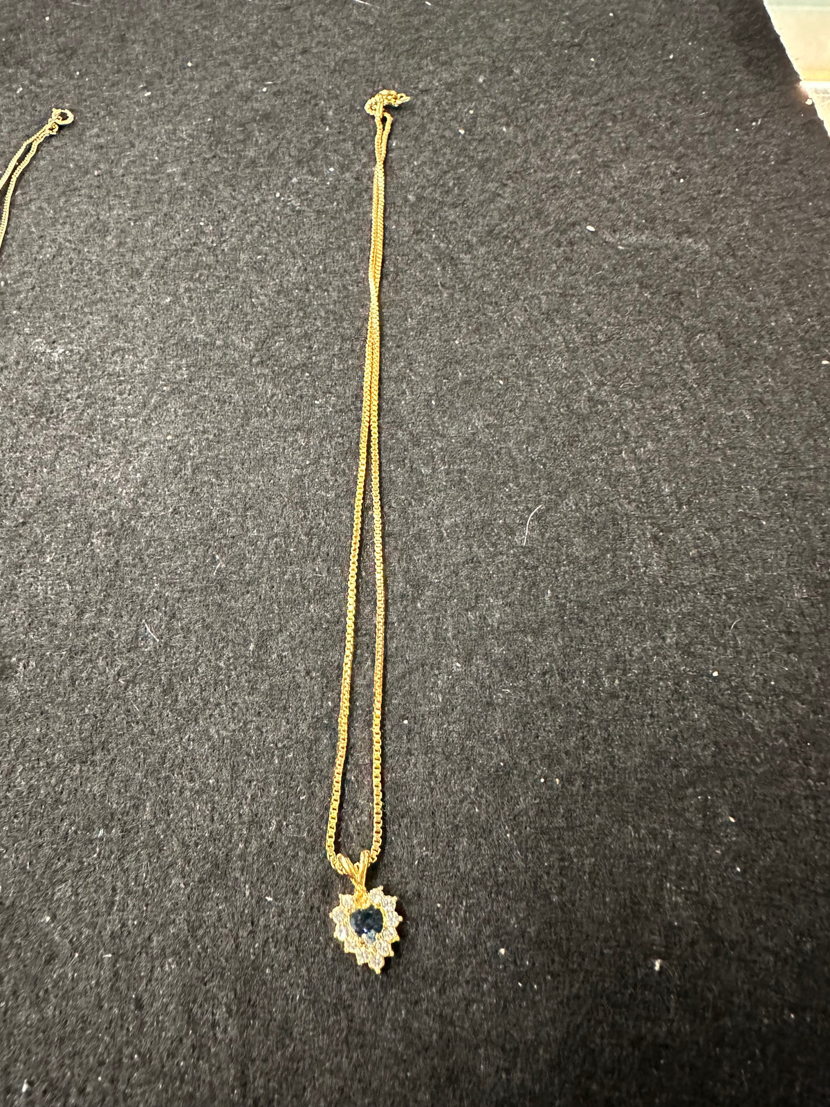 COSTUME NECKLACE GOLD WIITH BLING