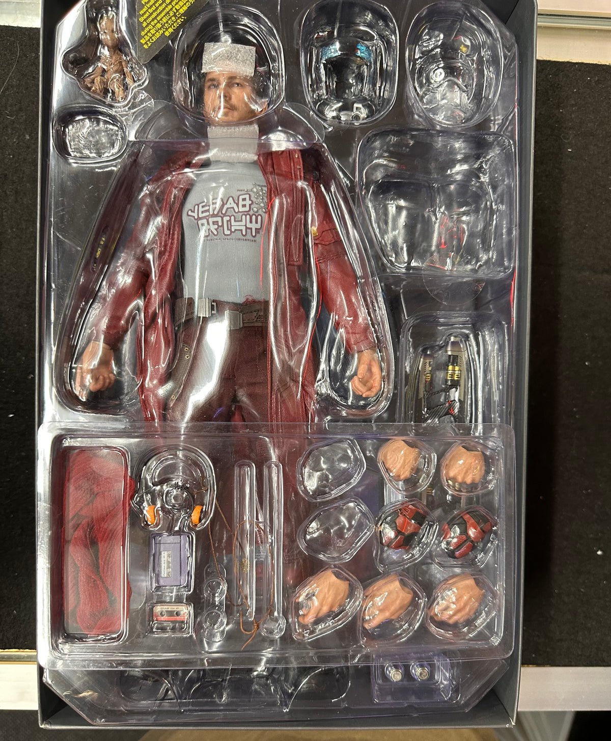 GUARDIANS OF THE GALAXY VOL. 2 HOT TOYS STAR LORD DELUXE VERSION 1/6 SCALE