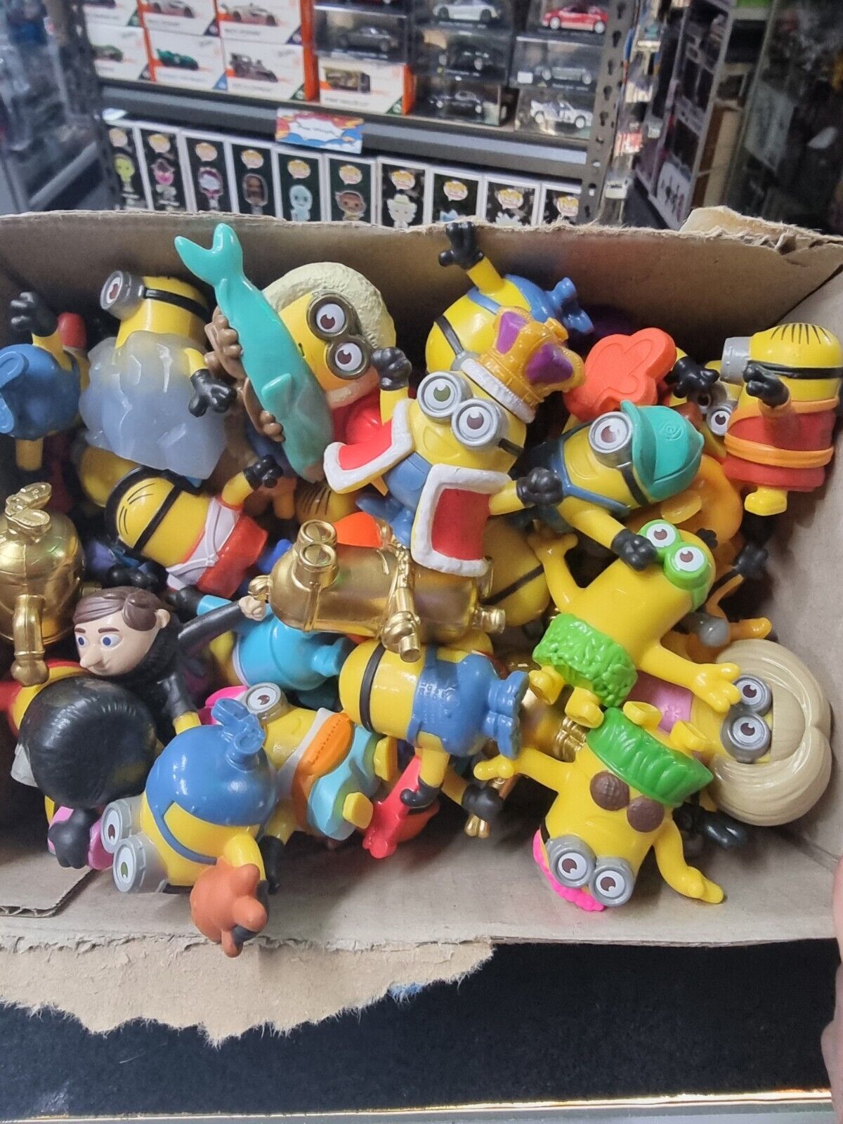 LOT OF TOY MINON FIGURES