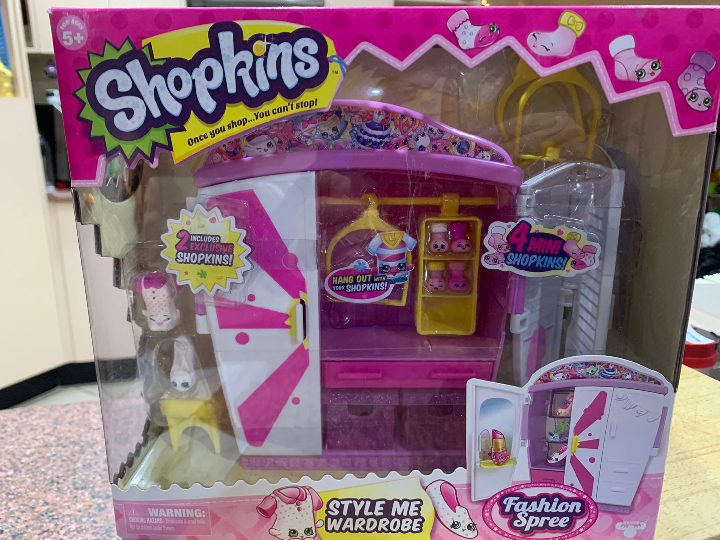 Shopkins Style Me Wardrobe Fashion Playset