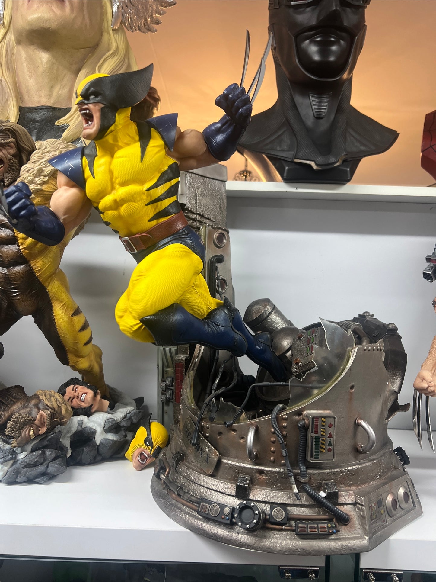 X-Men ~ Wolverine 1/4 Scale Diorama Statue