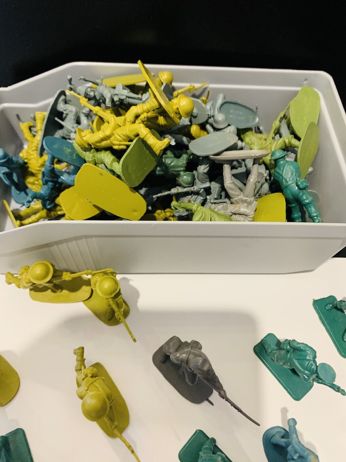 Military Toy soldiers Large Container , Generate Heaps Of Fun