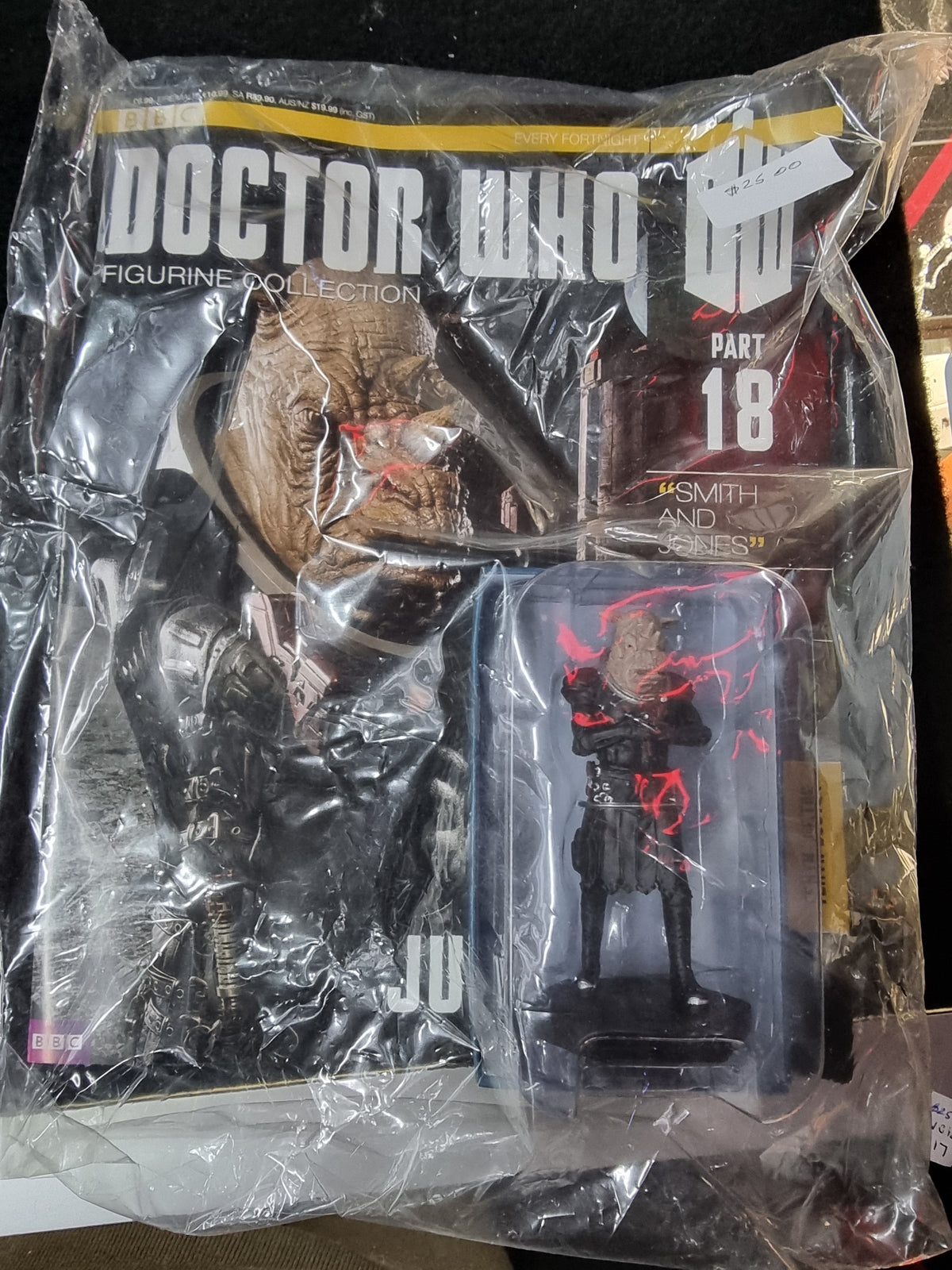 DOCTOR WHO JUDOON COMMANDER "SMITH AND JONES" CHESS PIECE WITH BOOK