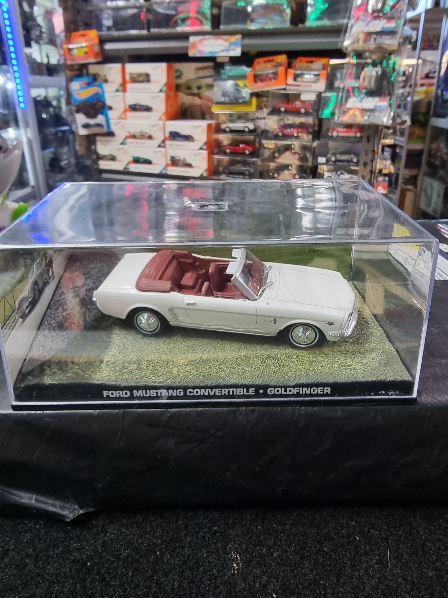 James Bond 007 Mustang Convertible Goldfinger 1:43 Diecast Car