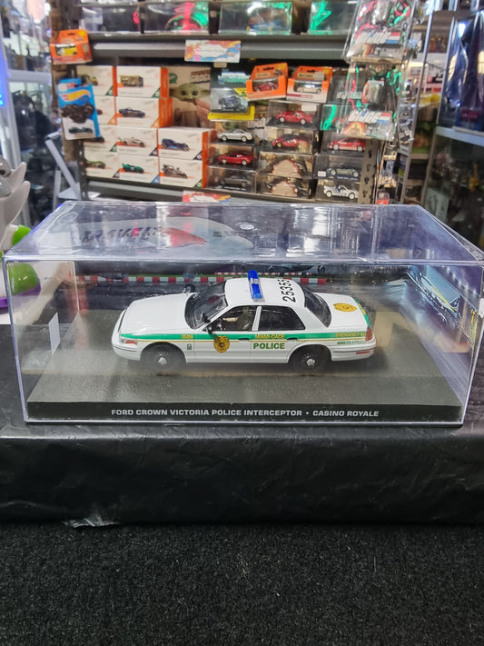 James Bond 007 Ford Crown Victoria Police Interceptor- Casino Royale 1:43 Diecast Car