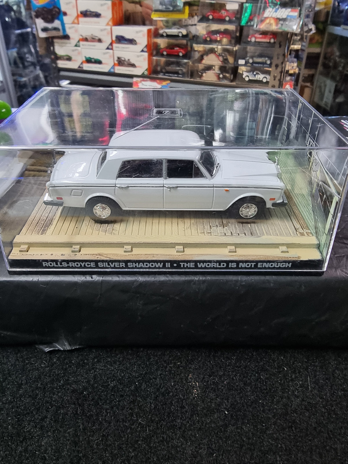 James Bond 007 Roll Royce Silver Shadow II- The World is Not Enough 1:43 Diecast Car