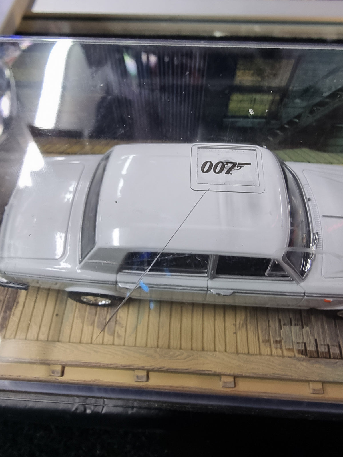 James Bond 007 Roll Royce Silver Shadow II- The World is Not Enough 1:43 Diecast Car