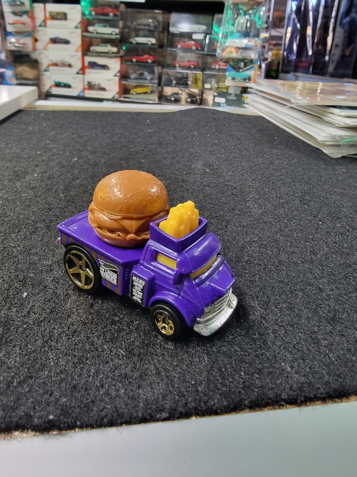 HOTWHEELS BUNS OF STEEL (PURPLE)