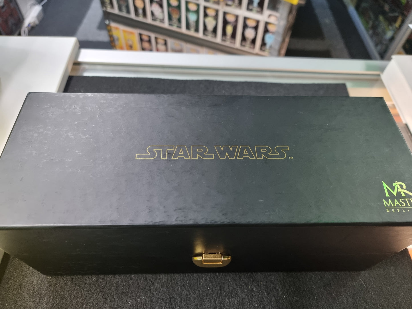 STAR WARS MASTER REPLICAS OBI-WWAN KENOBI LIGHTSABER