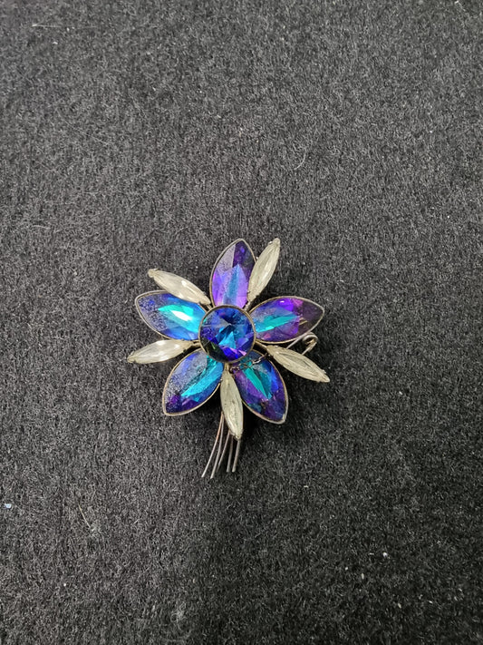 Vintage Pin Brooch Costume Jewelry  - Metal Flower
