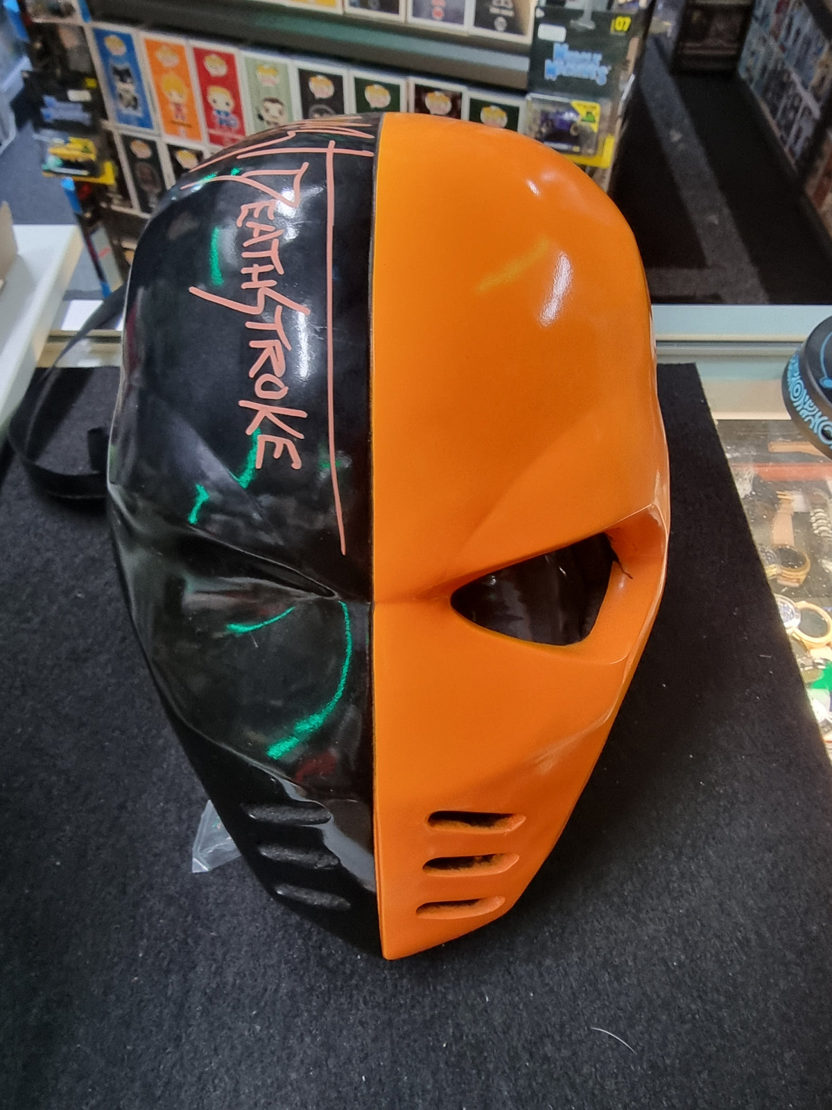 DEATHSTROKE/ SLADE ARROWVERSE HELMET MASK SIGNED BY MANU BENNETT