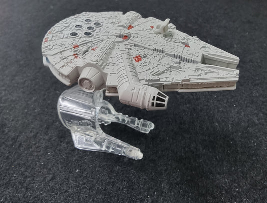STAR WAR MILLENIUM FALCON HOT WHEELS WITH STAND