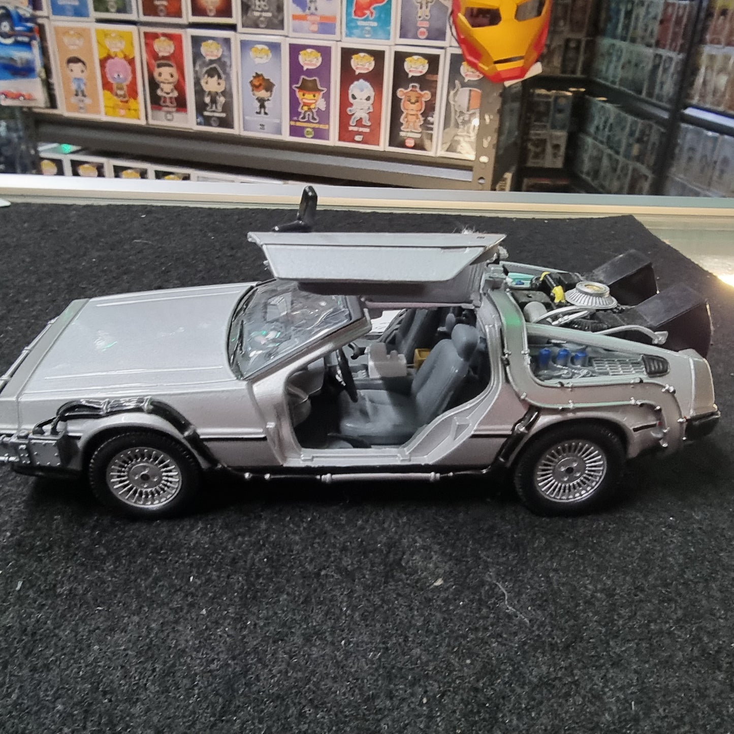 Back To The Future Part II Welly 1:24 Scale DeLorean Time Machine Diecast Car