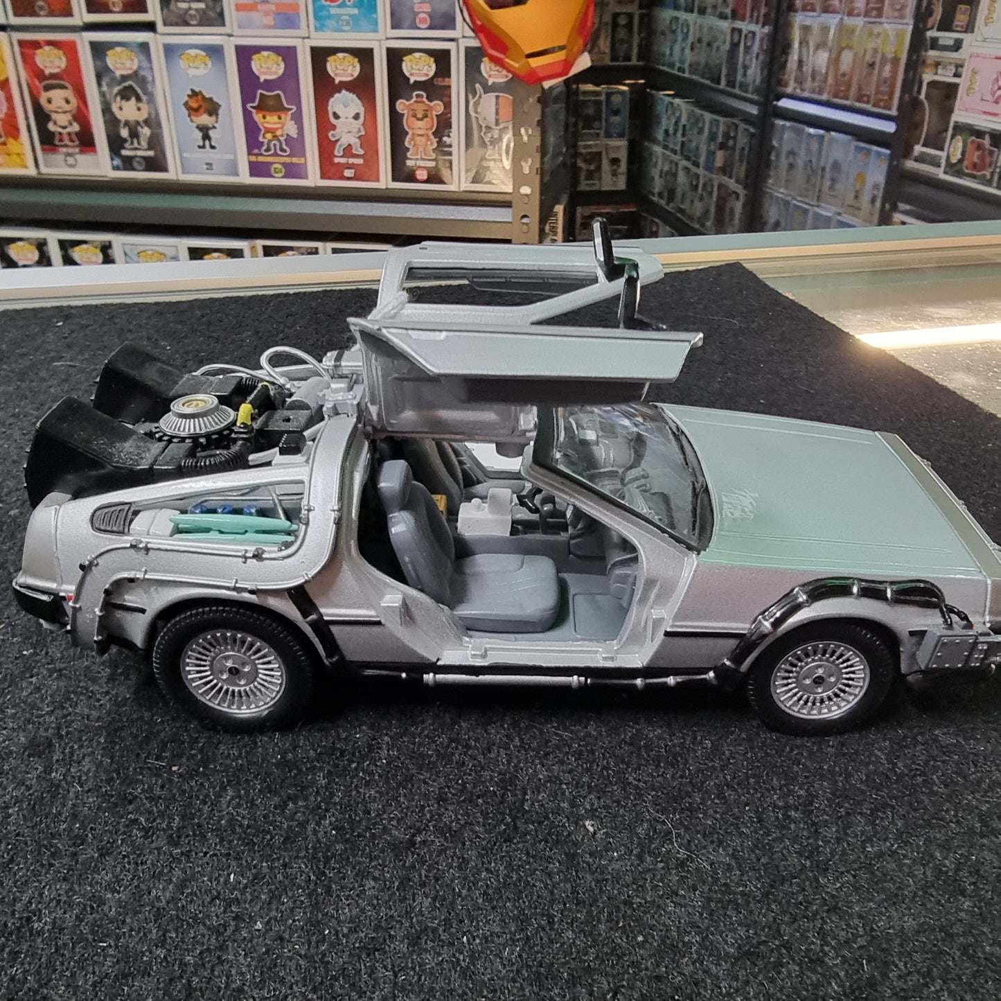 Back To The Future Part II Welly 1:24 Scale DeLorean Time Machine Diecast Car