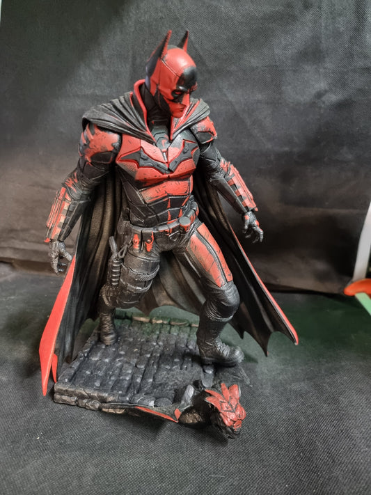 DC MULTIVERSE The Batman 12″ Posed Statue (Gold Label) ( NO BOX)