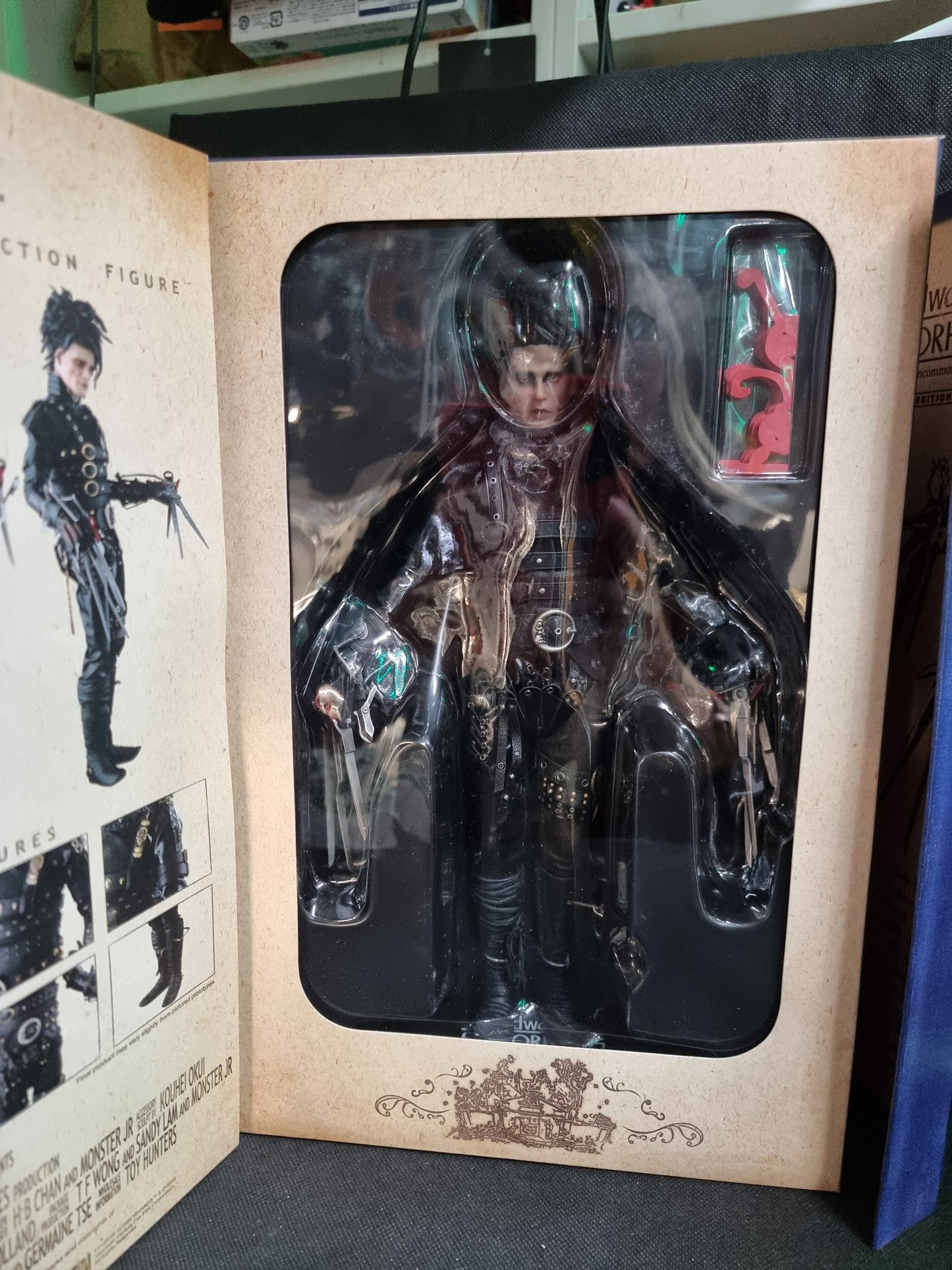 Hot Toys Movie Masterpiece Edward Scissorhands 1/6 Action Figure