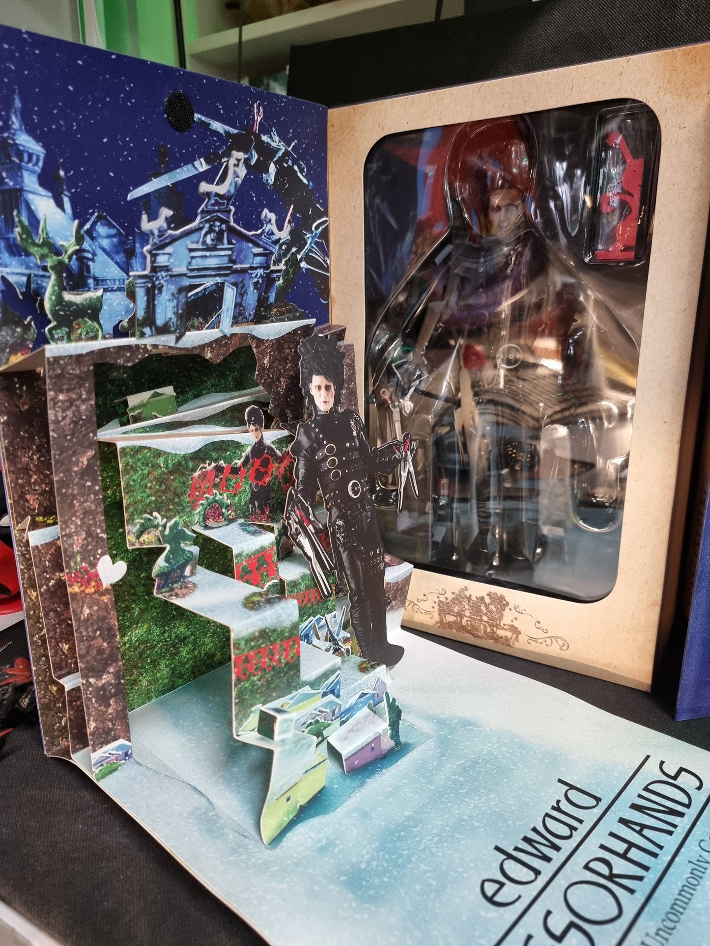 Hot Toys Movie Masterpiece Edward Scissorhands 1/6 Action Figure